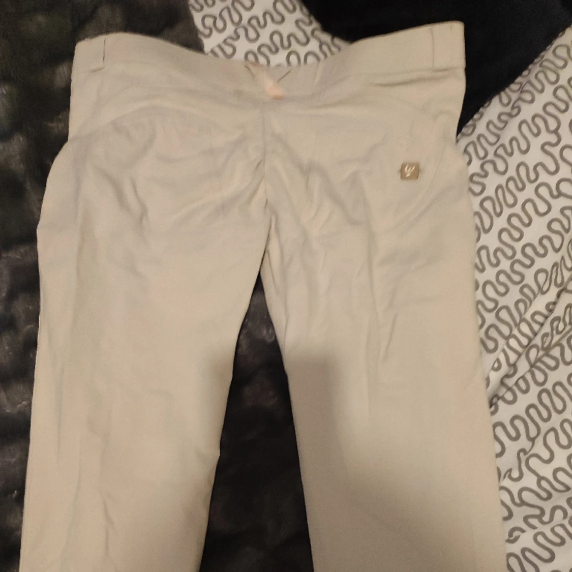 Freddy byxor helt nya lågmidjade.  - 90