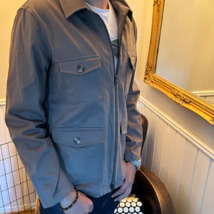 John Henrik overshirt  - John Henric overshirt storlek S. Super fint skick. Nypris 1750kr mitt pris 350 🔥🙌🏻