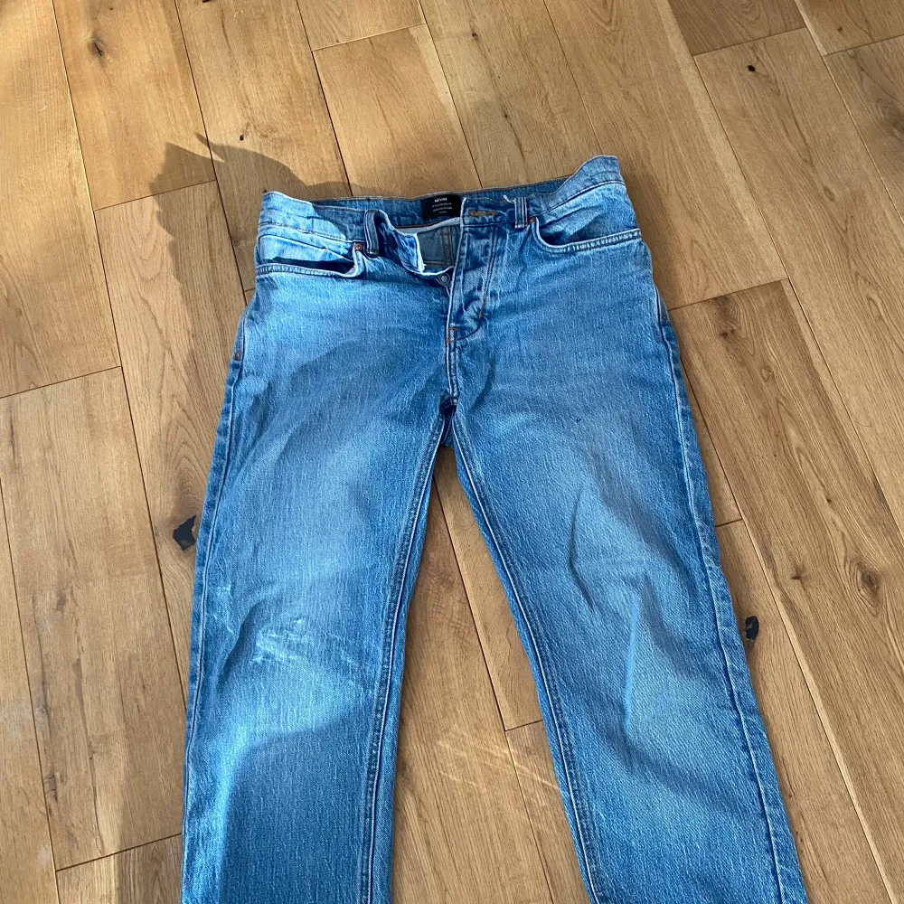 Säljer ett par Neuw Stockholm Jeans som använts väldigt lite! Inga defekter alls! . Jeans & Byxor.