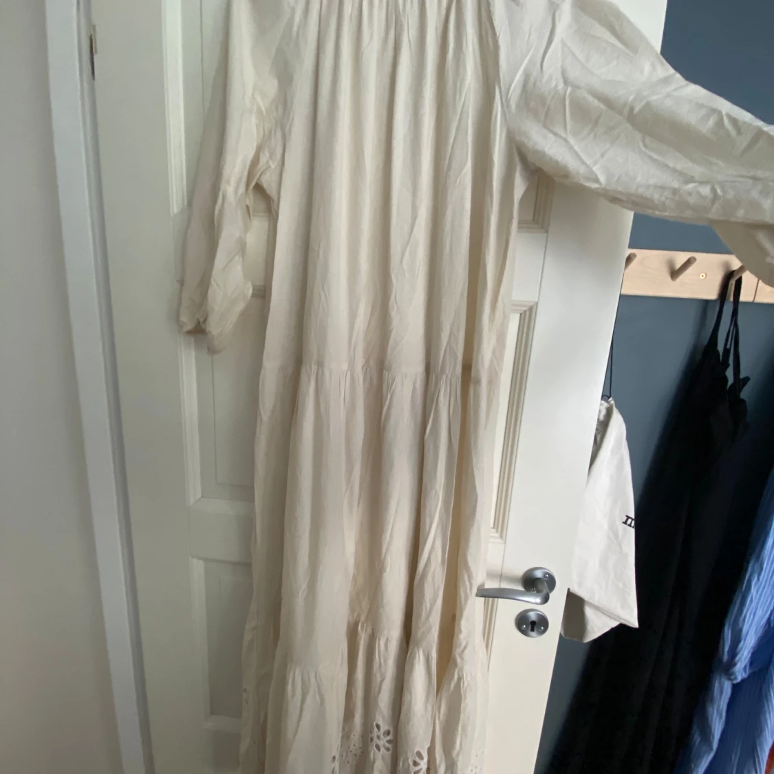 Långklänning broderie anglais  - 91