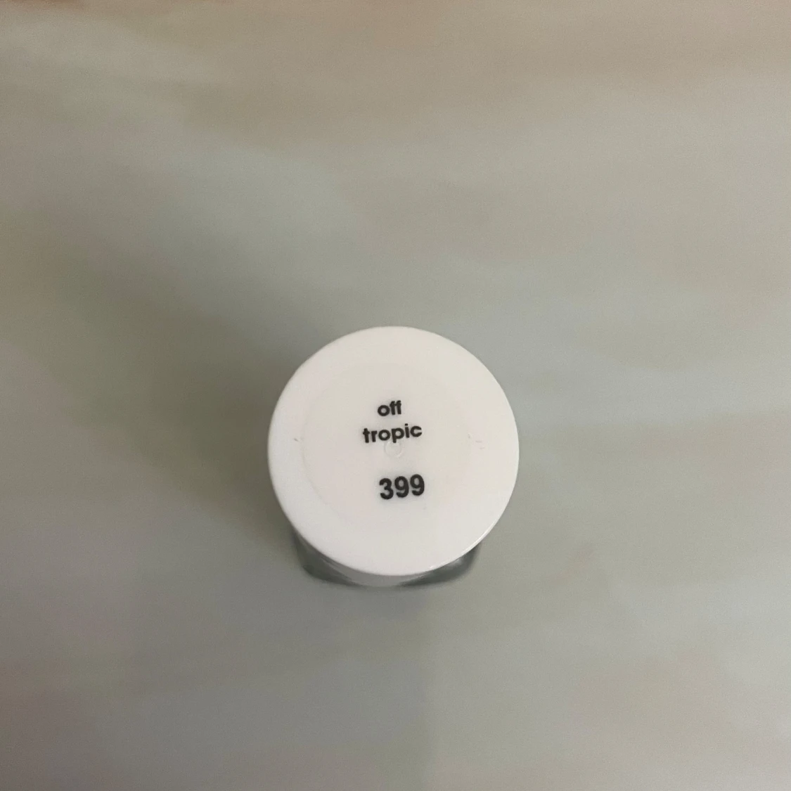 Essie ’off tropic’ 🌳  - 92