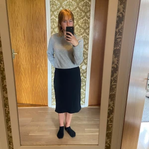 Grå hoodie - Tunn härlig grå hoodie att ha till allt💐