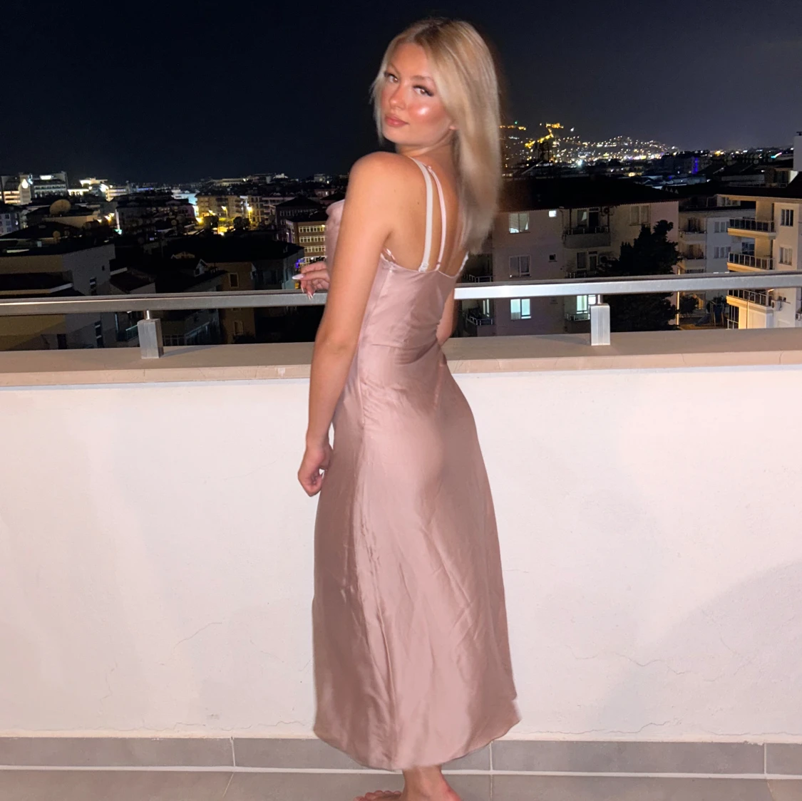 Satin klänning  - 90