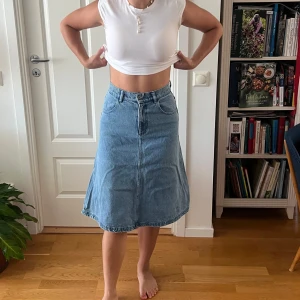 Jeanskjol Midi  - Jeanskjol midi-lång från I Dig Denim 