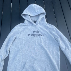 Peak performance hoodie - Helt oanvänd och jättesnygg