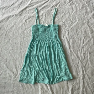 Söt topp - Bra skick!💗 det finns en jätteliten fläck (sista bilden) har inga andra bilder!