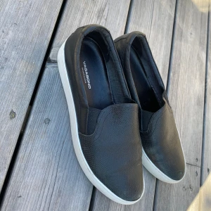 Vagabond slip-ons - Svarta vagabond skor som inte används längre. Storlek 39, använda fåtal gånger 