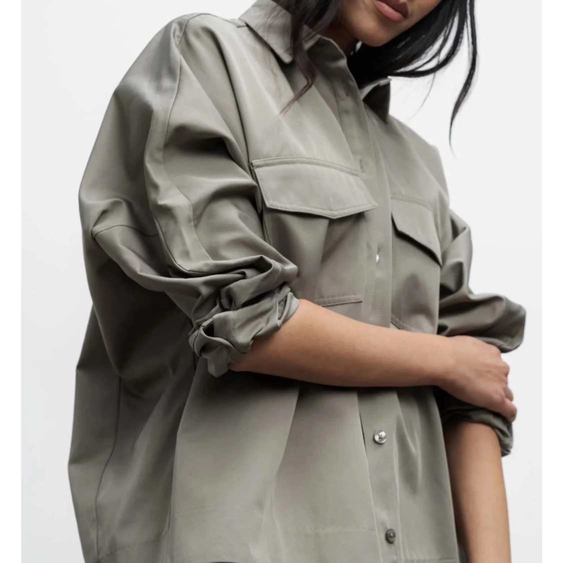 Kaia overshirt från Ahlvar Gallery