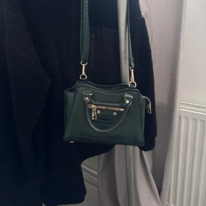 Väska - Superfin väska som aldrig kommit till användning