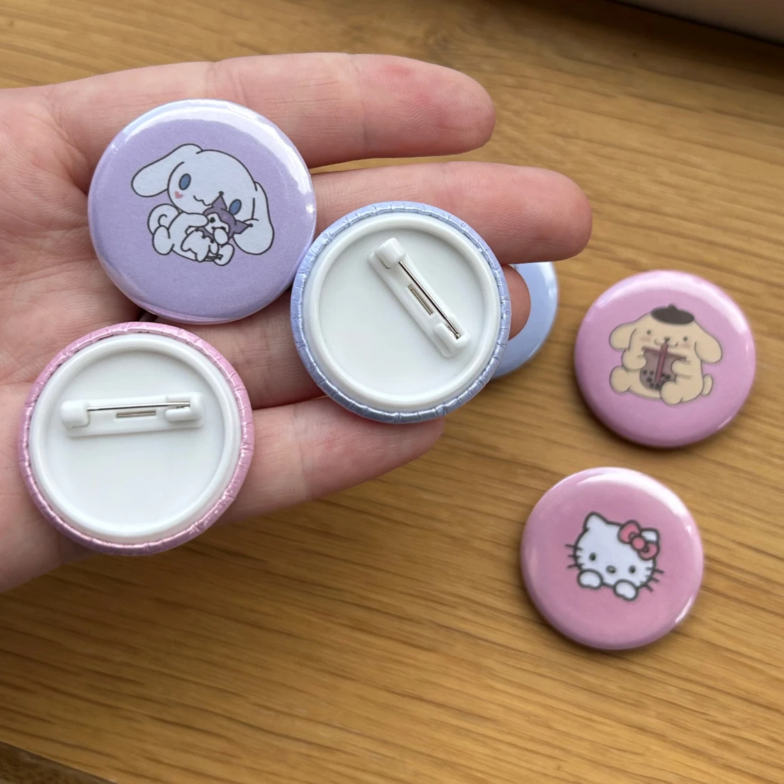 Pins med motiv 🩷 - 90