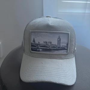 Onecap keps  - Säljer nu min onecap keps som inte kommit till användning. Den är endast prövad så den är i nyskick.  Mvh 