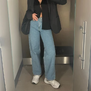 Jeans från NA-KD! - Super snygga vida jeans som använda fåtal gånger! 