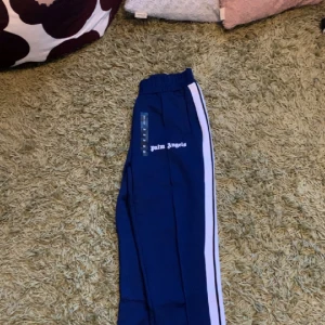 palm angels byxor  - perfekt till våren 🤙 aldrig använt RËPS