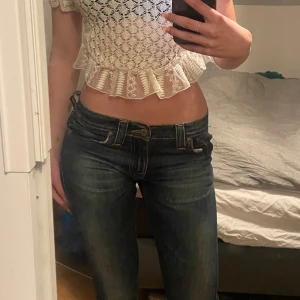 Lågmidjade jeans - Jättefina lågmidjade Nudie jeans i fint skick! Säljer dem eftersom dem inte har kommit till användning, köpta på Plick💕
