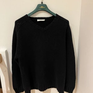 Ysl tröja i storlek L - YvesSaintLaurent tröja i storlek L I ny skick 10/10  Priset är ej hugget i sten 