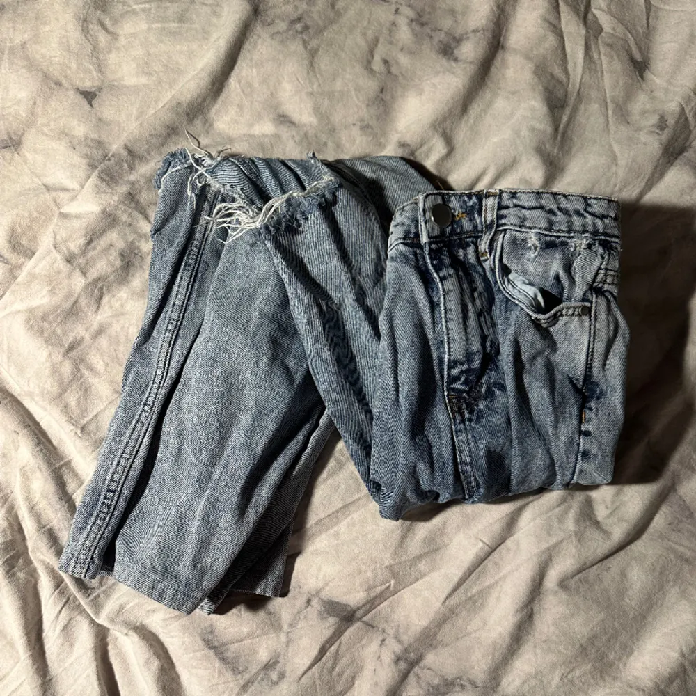 En favorit enligt mig. Säljer pågrund av att jag inte använder dem så mycket längre.. Jeans & Byxor.