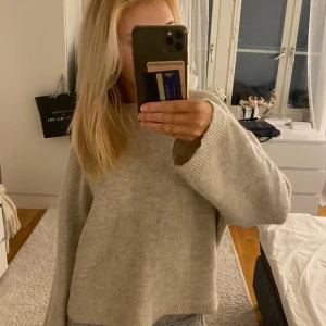 Tjocktröja - Säljer denna jättemjuka fina tjocktröjan! Superfint skick och passar till allt❤️