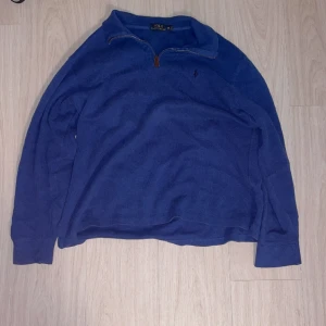 Ralph lauren tröja - Fin Ralph lauren tröja som är riktigt varm och skön. Säljer för den var för stor för mig. Nypris 1200