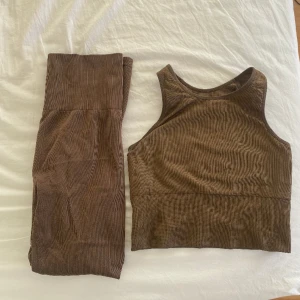 Träningsset  - Superfint träningsset från hm! Använt 1 ggn🫶🏼