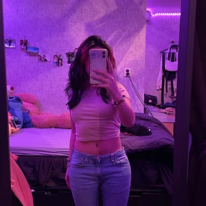 beige tshirt m knytning - Jättesöt beige tisha som är helt oanvänd💓💓   Tvätt: 40 grader Material: 100% bomull 