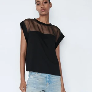 Svart blus - Jättefin svart topp, perfekt till middagar eller fester!! 