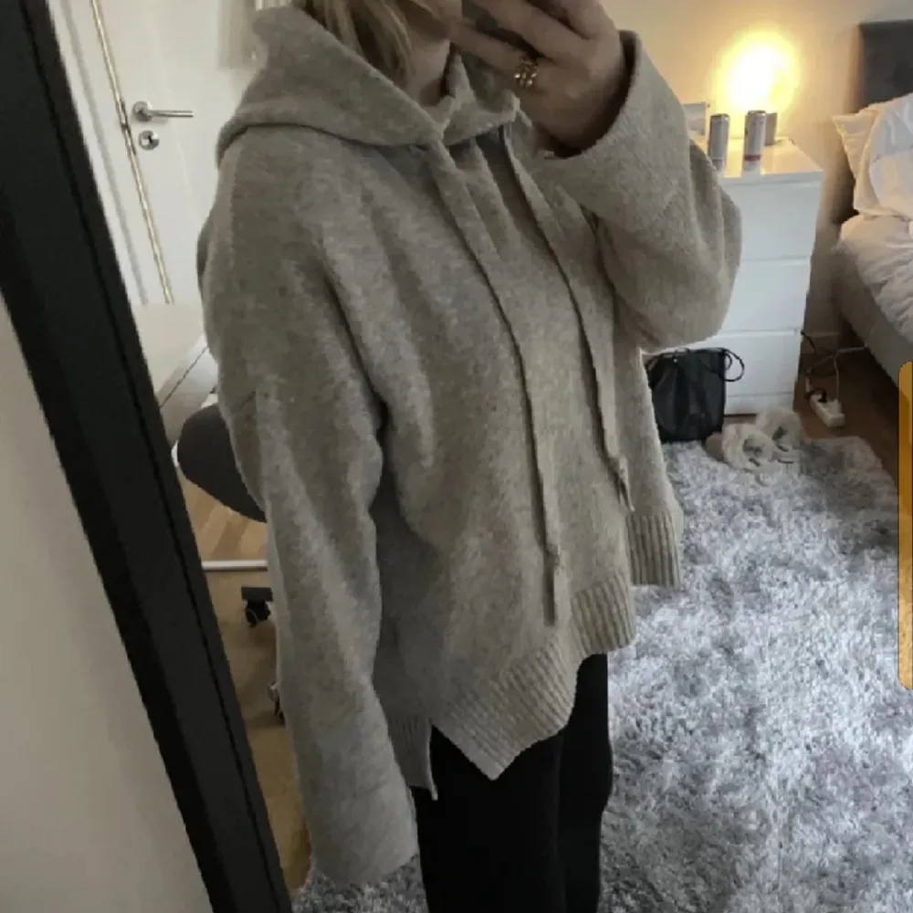 säljer min favvorit hoodie!❤️ . Hoodies.