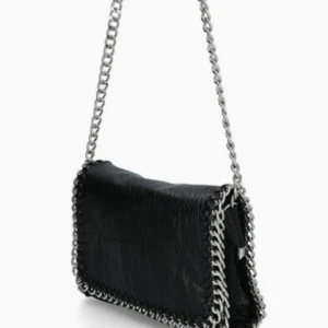 Scorett väska - TIAMO pricilla väska M svart.