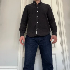 Arket skjorta svart  - Svart klassisk Oxford svart storlek M användning medel 