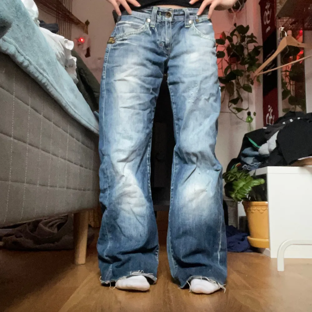 Personen på bilden är 155cm🫶Priset är diskuterbart:). Jeans & Byxor.