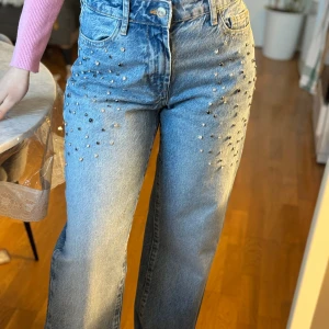 Jeans från zara - Ett par jeans från zara, använt endast en gång. Storlek 36/ har 34 i storlek och den sitter perfekt.