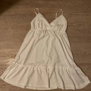 dress - dm för mer information 