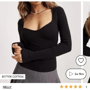 Svart top - Svart top från nelly som endast hae blivit använt 1 gång