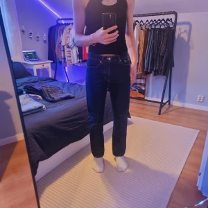 Jeans - Denim standards fit i storlek 36 från zara