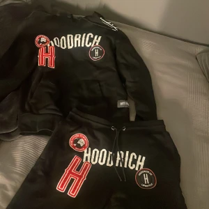 Hoodrich set  - Jätte bra skick, använd 4ggr anledning till varför säljer, för små 🙁 älskade dom när jag änvände de!!