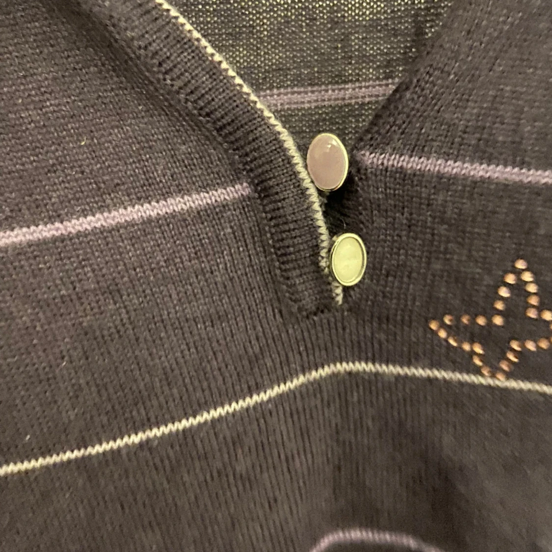 lila långärmad med rhinestone fjärlilar💜 - 91