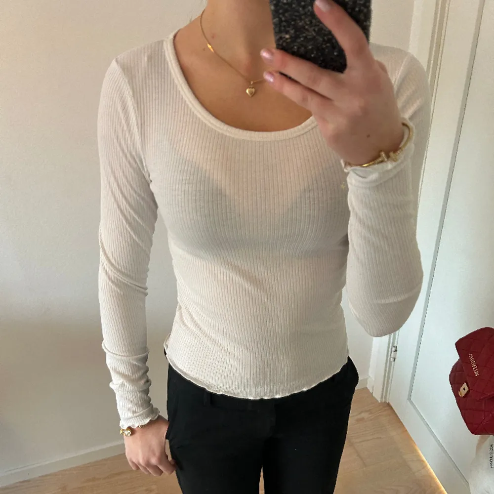Långärmad tröja från Gina tricot.. Neuletakit & Villapaidat.