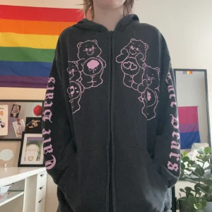 Carebare Zip- hoodie  - En jättefin mörkgrå zip-hoodie från HM🎀