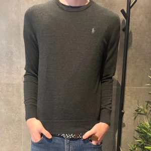 Ralph Lauren tröja - Schysst Ralph Lauren tröja i 100% merino ull, nypris ligger på ca 1700. Skriv vid fler frågor🙌