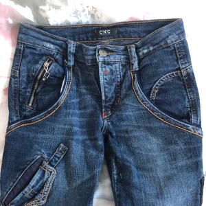Coola jeans  - För små på mig så har inga bilder, skriv om du har frågor!💗