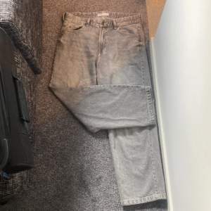 Baggy jeans från bershka  storlek 40 