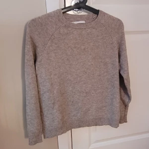 Stickad tröja  - Köpt från plick🌟  Inga tecken på användning🩷