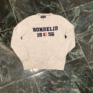 Snygg stickad tröja från Bondelid i bra skick! Ca 8/10. Storlek L. Schysst pris!👊