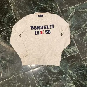 Snygg stickad tröja från Bondelid i bra skick! Ca 8/10. Storlek L. Schysst pris!👊