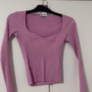 Babyrosa top - Babyrosa top från zara. Använd några gånger med frf i bra skick. 