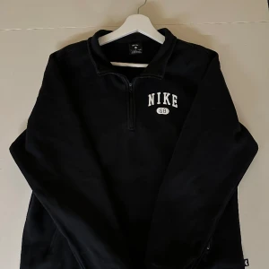 Nike quarter zip - 8/10 Använd 