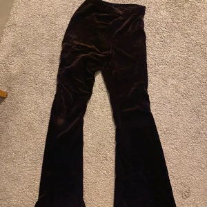 Yogapants sammet - Helt nya yogapants i sammet. Vinröda! Passar både S och M