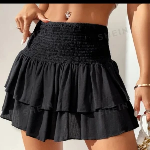 Kjol - Från Shein, knappt använd. 