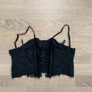 Partykorsett - svart - Säljer denna partykorsett 😊 storlek XS