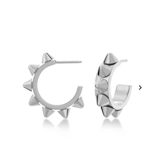 Peak Creoles S Steel - Säljer mina jättefina örhängen från Edblad.  I jättefint skick & nickelfria! Kommer tyvärr inte till användning, rekommenderar verkligen till silver människor! Ord pris 345, pris kan diskuteras. Står inte heller för frakt 💞