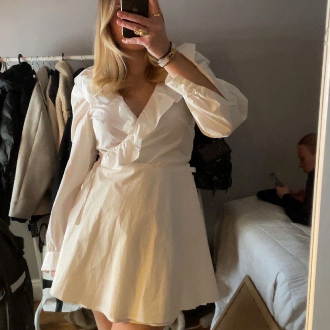 Vit volangklänning - 90